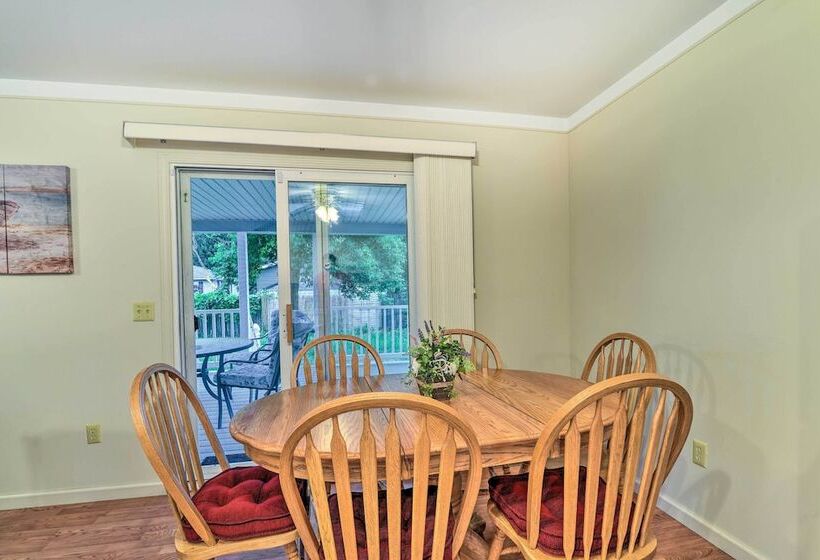 Cozy Family Cottage Near Village Of Lexington