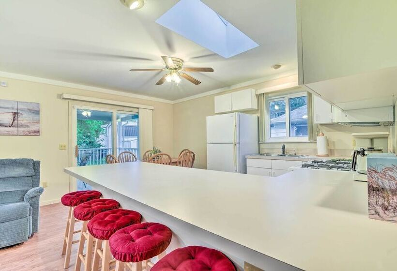 Cozy Family Cottage Near Village Of Lexington