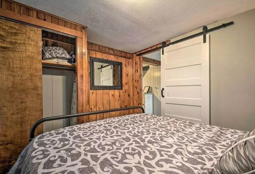 Cozy Goshen Farmhouse ~ 9 Mi To Amish Acres