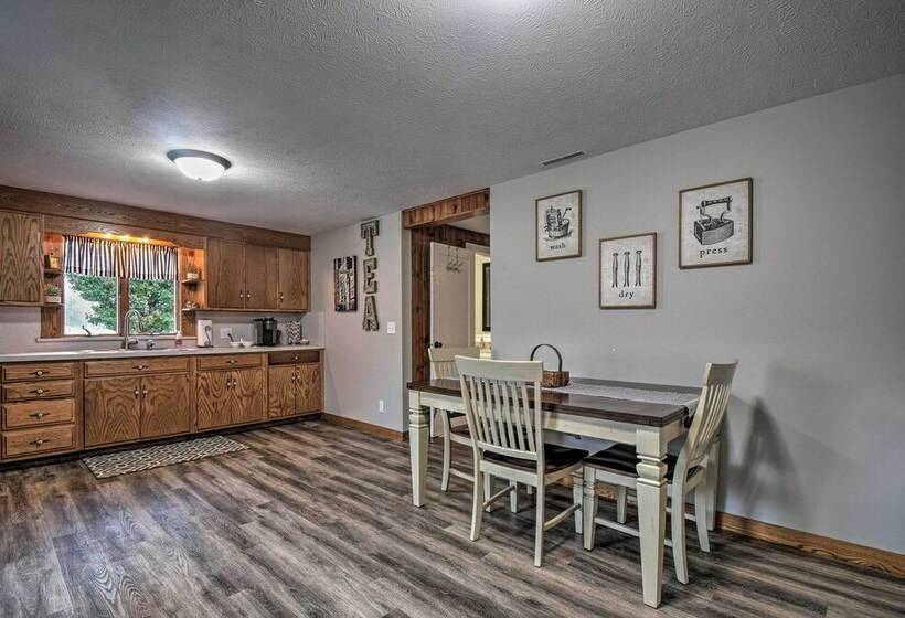 Cozy Goshen Farmhouse ~ 9 Mi To Amish Acres