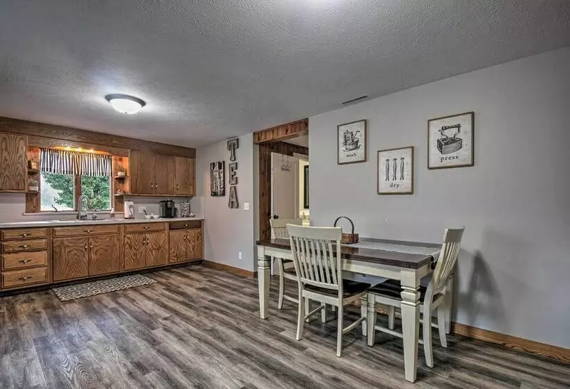 Cozy Goshen Farmhouse ~ 9 Mi To Amish Acres