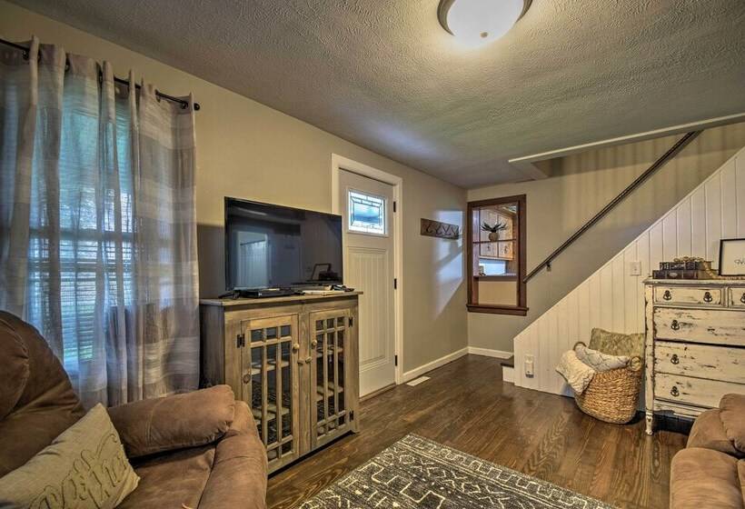 Cozy Goshen Farmhouse ~ 9 Mi To Amish Acres