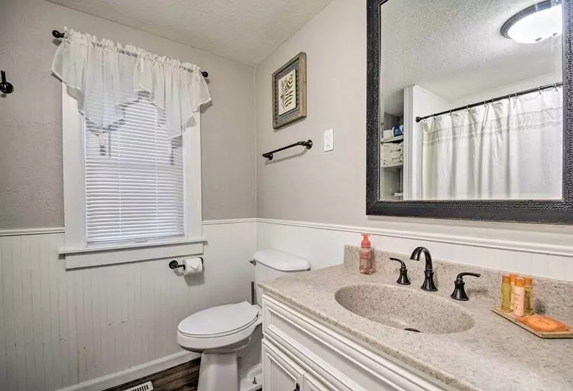 Cozy Goshen Farmhouse ~ 9 Mi To Amish Acres