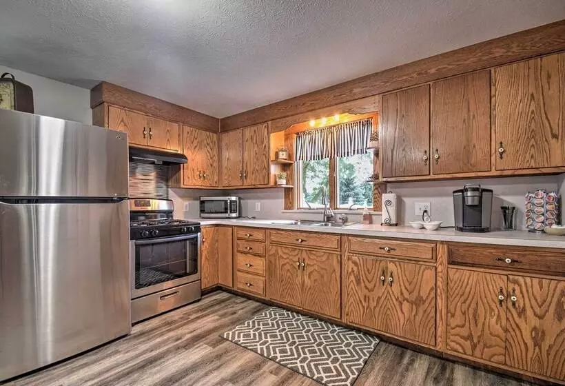 Cozy Goshen Farmhouse ~ 9 Mi To Amish Acres