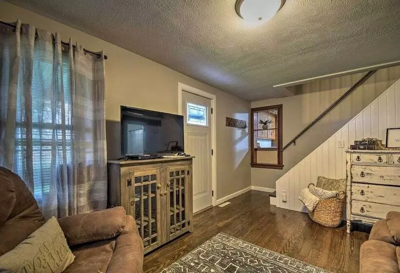 Cozy Goshen Farmhouse ~ 9 Mi To Amish Acres