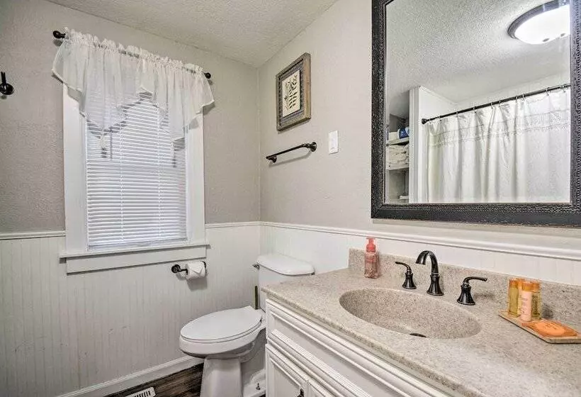 Cozy Goshen Farmhouse ~ 9 Mi To Amish Acres