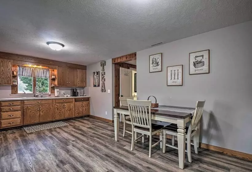 Cozy Goshen Farmhouse ~ 9 Mi To Amish Acres