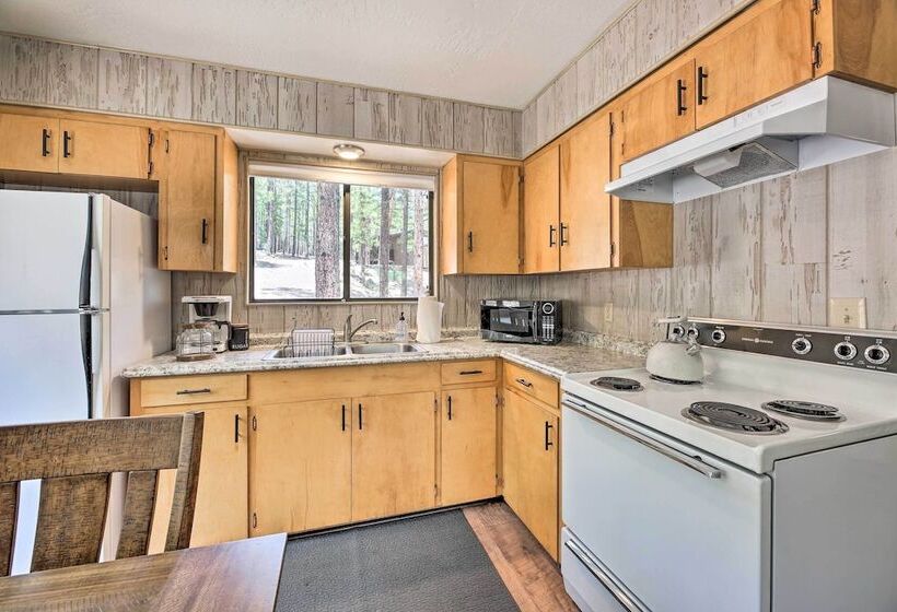 Cozy Greer Hideaway Walk To The Colorado River!