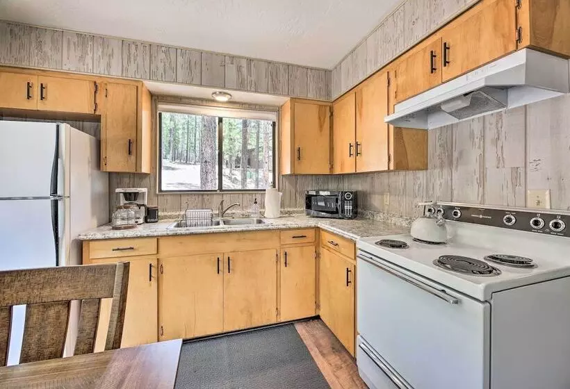 Cozy Greer Hideaway   Walk To The Colorado River!