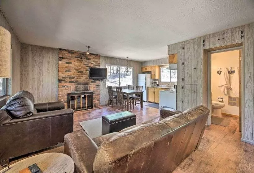 Cozy Greer Hideaway   Walk To The Colorado River!