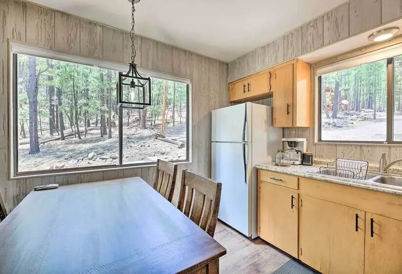 Cozy Greer Hideaway   Walk To The Colorado River!