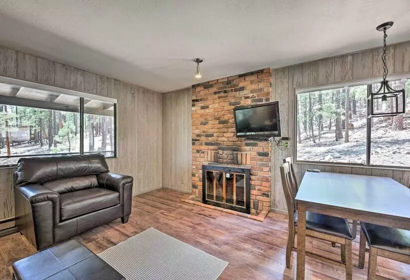 Cozy Greer Hideaway   Walk To The Colorado River!