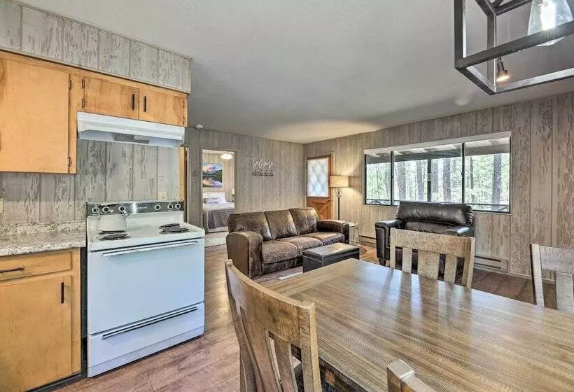 Cozy Greer Hideaway   Walk To The Colorado River!