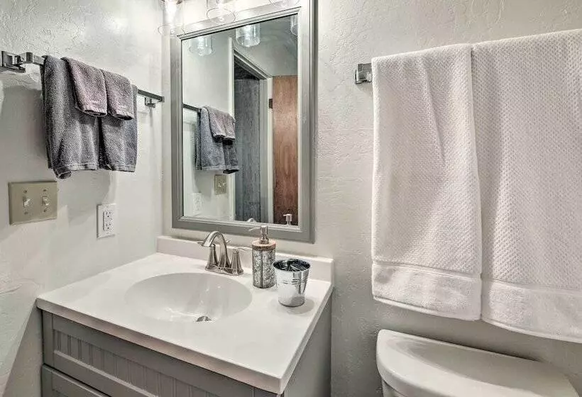 Cozy Greer Hideaway   Walk To The Colorado River!