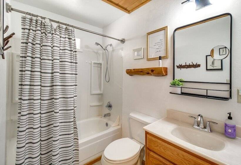 Cozy Heber Cabin Retreat W/ Deck + Fireplace!