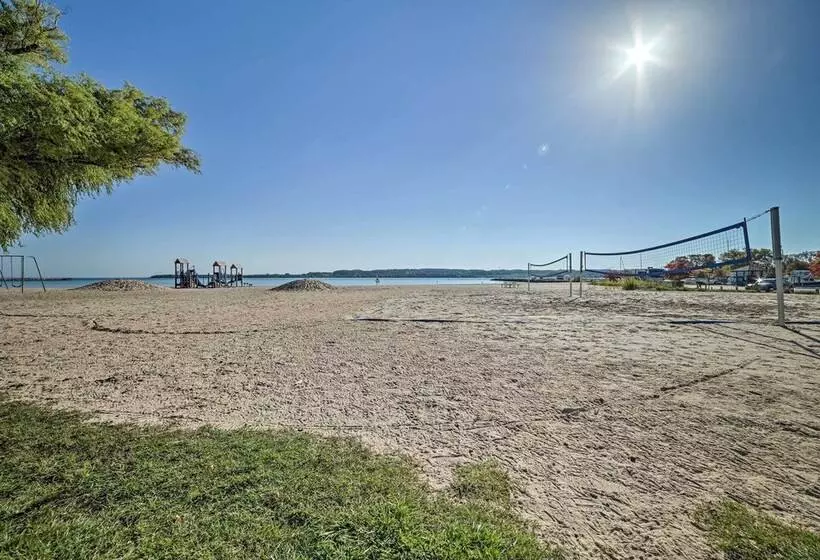 Suttons Bay Abode W/ Fire Pit, Near Ski Resorts!