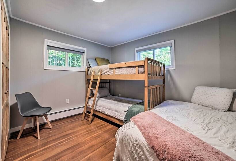 Suttons Bay Abode W/ Fire Pit, Near Ski Resorts!