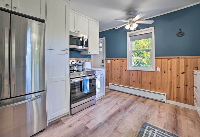 Suttons Bay Abode W/ Fire Pit, Near Ski Resorts!