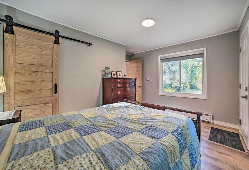 Suttons Bay Abode W/ Fire Pit, Near Ski Resorts!