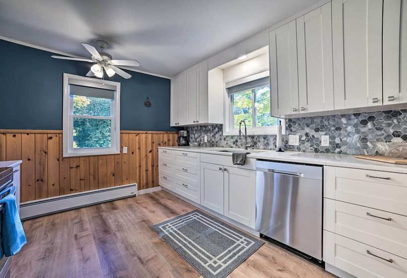 Suttons Bay Abode W/ Fire Pit, Near Ski Resorts!