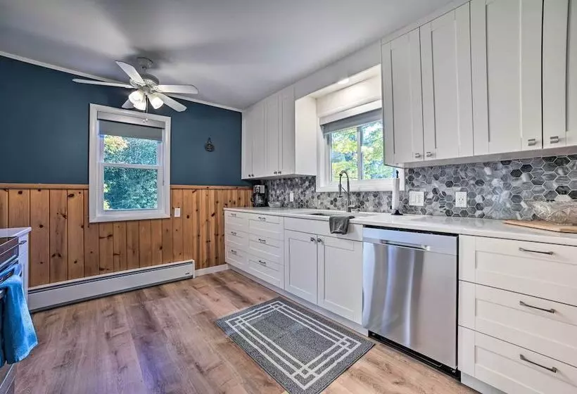 Suttons Bay Abode W/ Fire Pit, Near Ski Resorts!