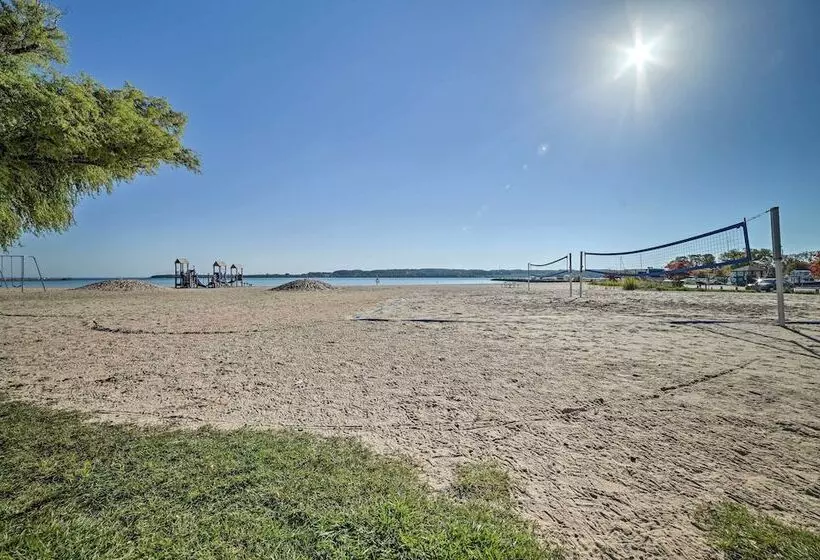 Suttons Bay Abode W/ Fire Pit, Near Ski Resorts!