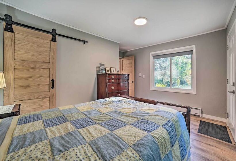 Suttons Bay Abode W/ Fire Pit, Near Ski Resorts!