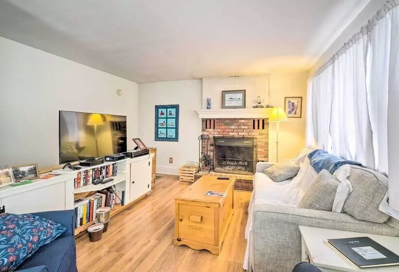 Cozy Waterfront Cottage On Montsweag Bay!