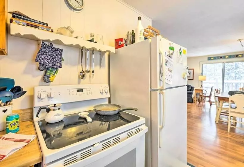 Cozy Waterfront Cottage On Montsweag Bay!