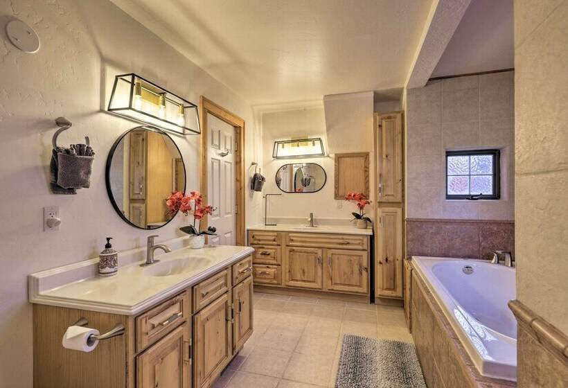 Hot Tub & Mtn View: Dog Friendly Payson Getaway!