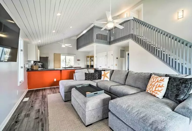 Oceanside Oak Island Getaway: For Families & Pets!