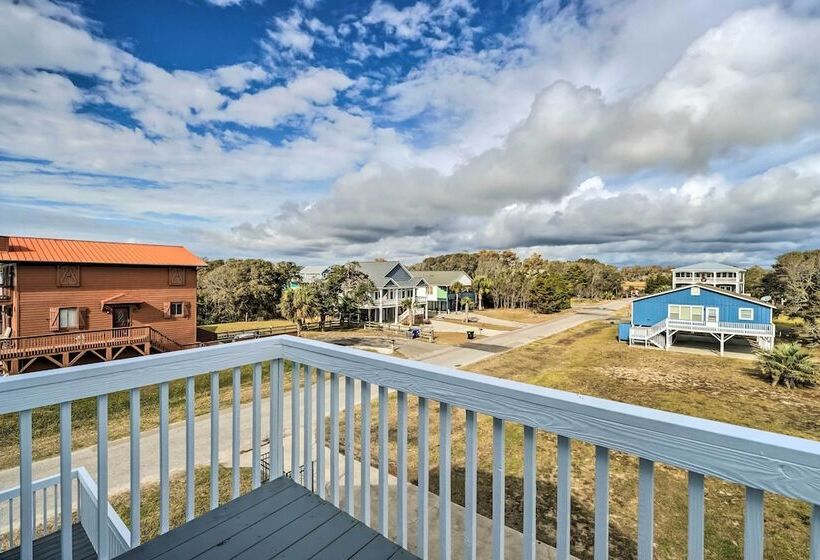 Oceanside Oak Island Getaway: For Families & Pets!