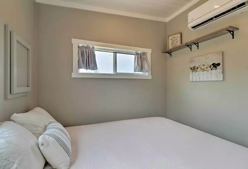 Modern Sunset Cabin W/ Wood Fire Pit!