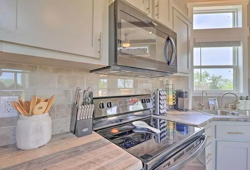 Modern Sunset Cabin W/ Wood Fire Pit!