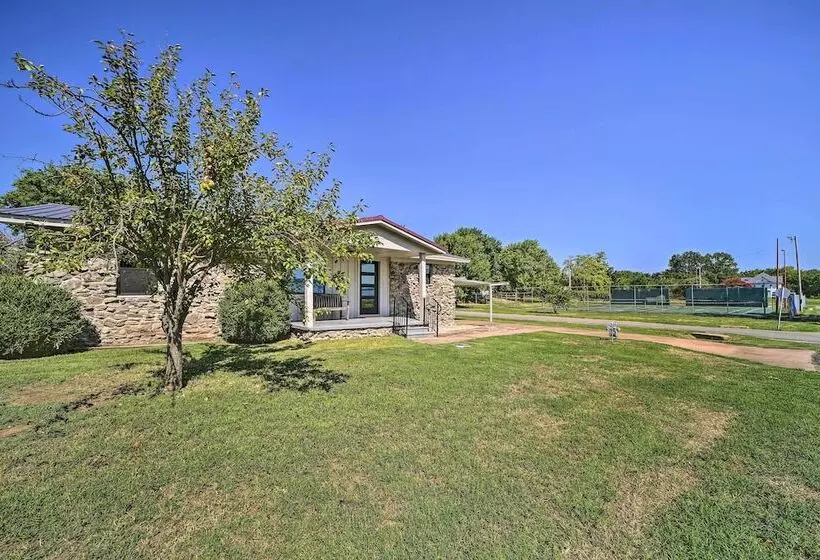 Eufaula Retreat W/ Lake Views: Walk To Marina