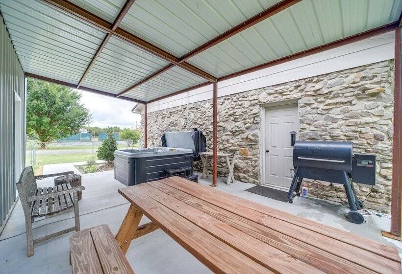 Eufaula Retreat W/ Lake Views: Walk To Marina