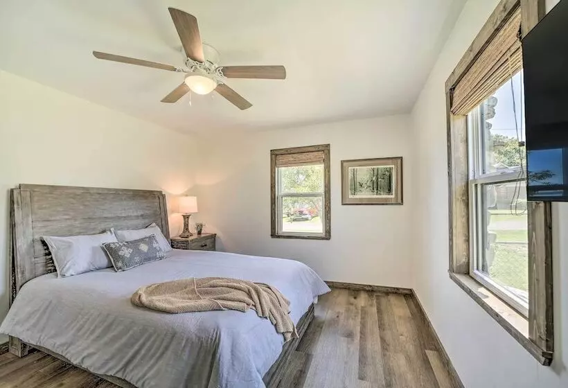 Eufaula Retreat W/ Lake Views: Walk To Marina