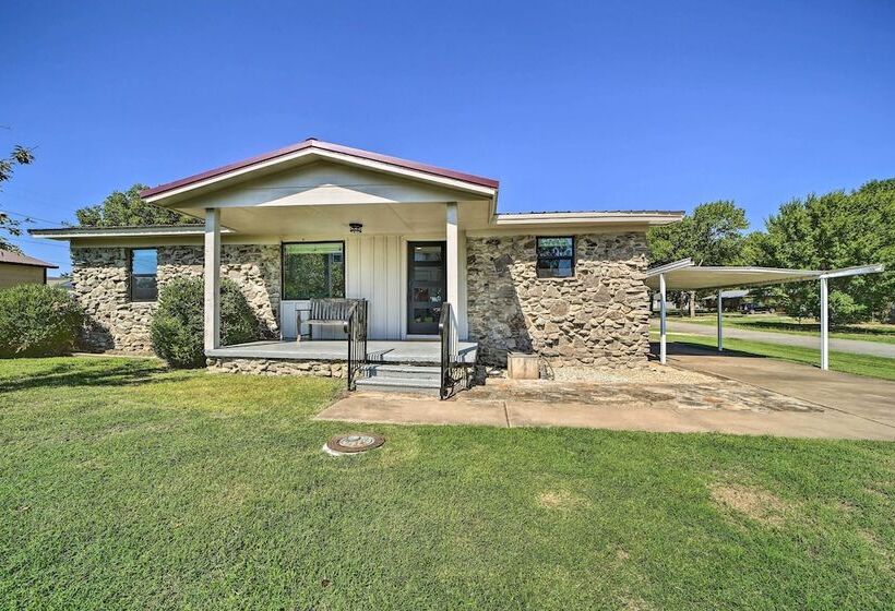 Eufaula Retreat W/ Lake Views: Walk To Marina