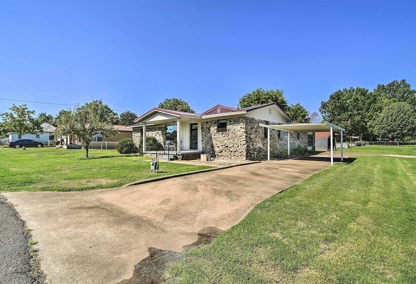 Eufaula Retreat W/ Lake Views: Walk To Marina