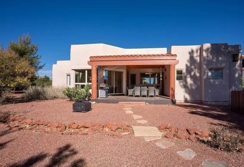Expansive Sedona Retreat W/ Private Hot Tub, Views