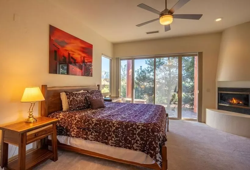 Expansive Sedona Retreat W/ Private Hot Tub, Views
