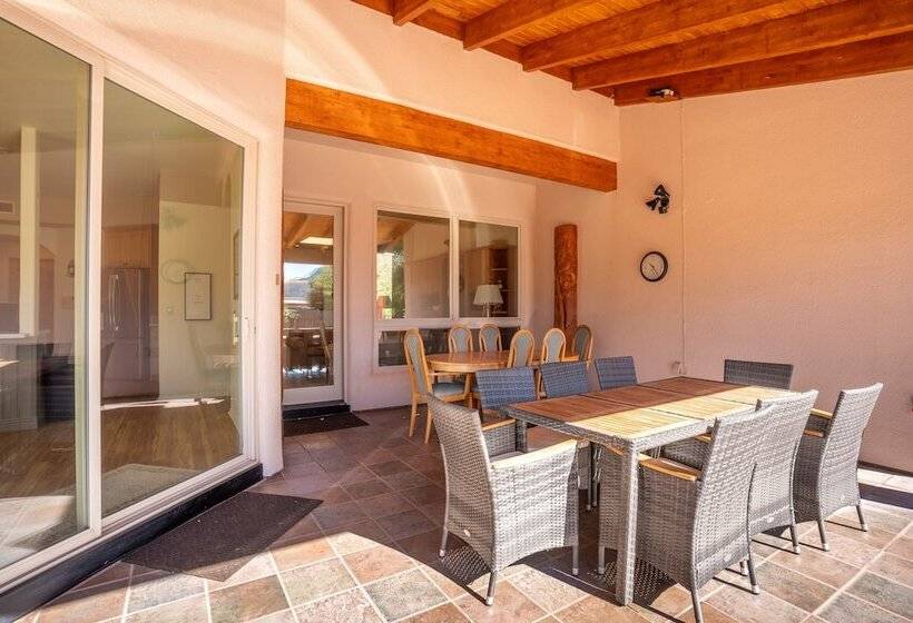 Expansive Sedona Retreat W/ Private Hot Tub, Views