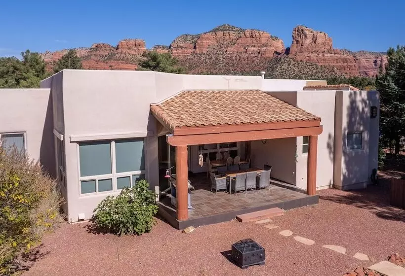 Expansive Sedona Retreat W/ Private Hot Tub, Views