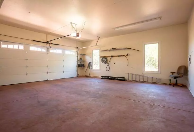 Expansive Sedona Retreat W/ Private Hot Tub, Views