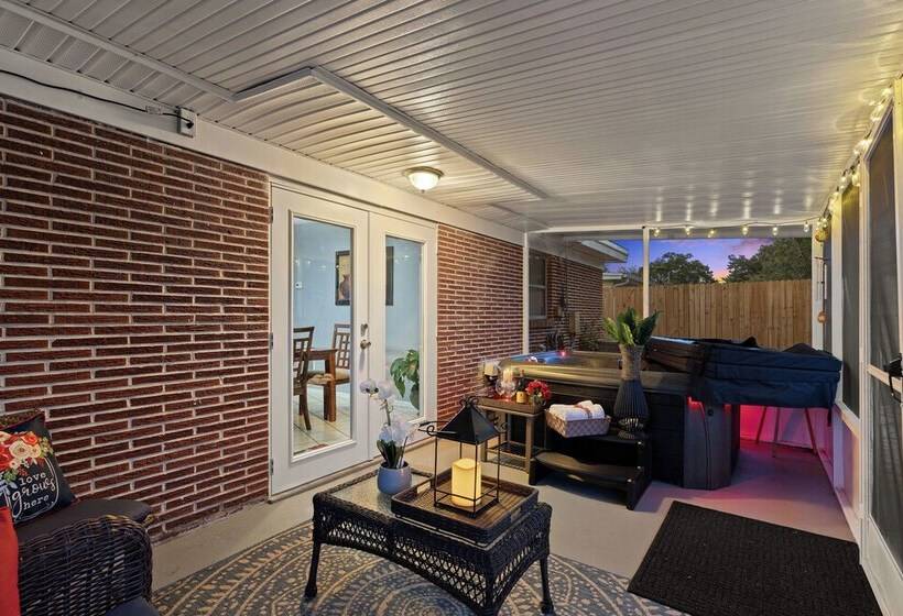 Family Friendly Lakeland Home W/ Private Hot Tub!