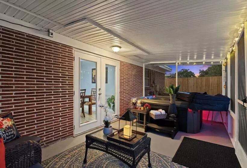 Family Friendly Lakeland Home W/ Private Hot Tub!