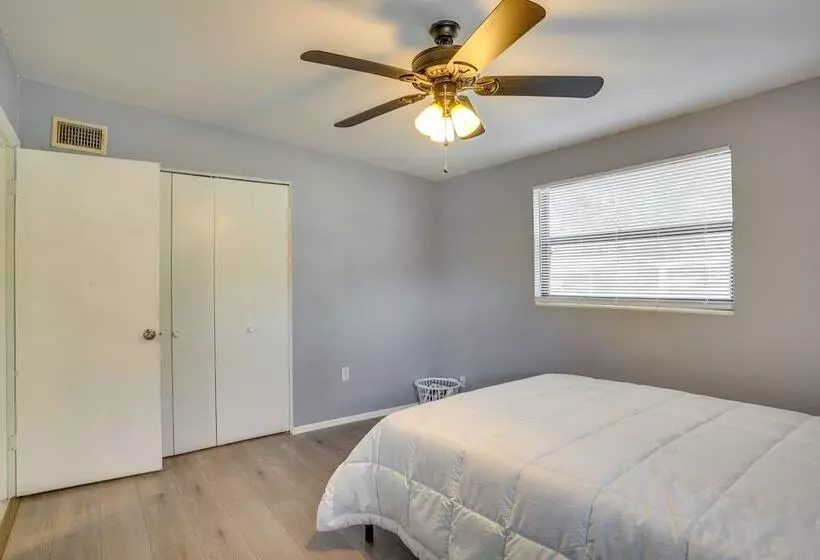 Family Friendly Lakeland Home W/ Private Hot Tub!