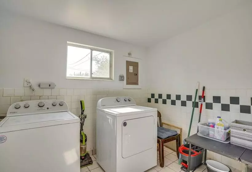 Family Friendly Lakeland Home W/ Private Hot Tub!