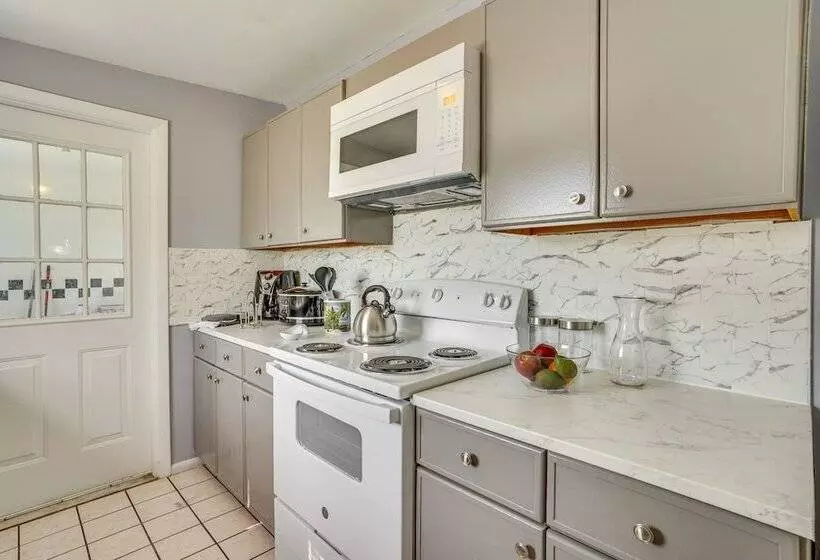 Family Friendly Lakeland Home W/ Private Hot Tub!