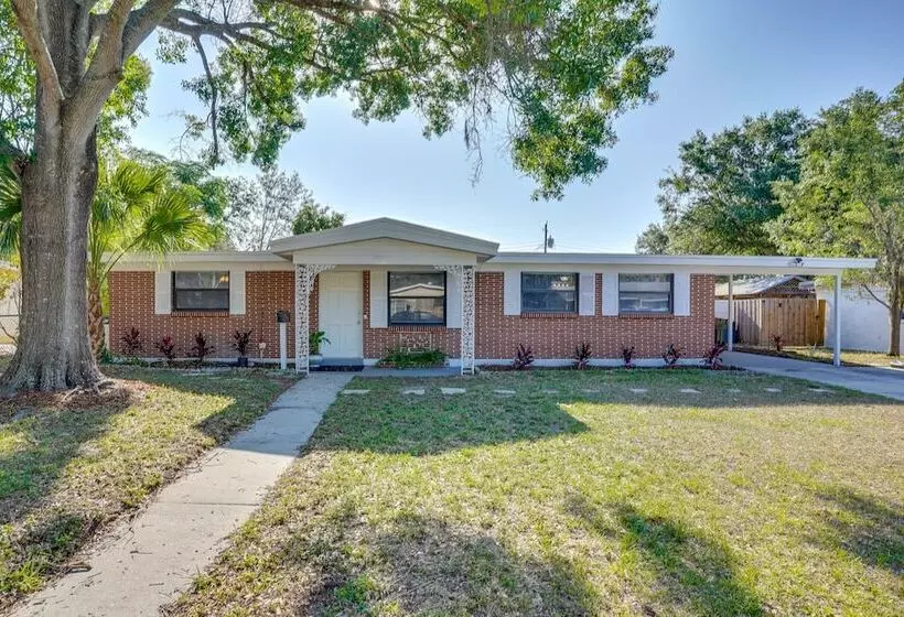 Family Friendly Lakeland Home W/ Private Hot Tub!